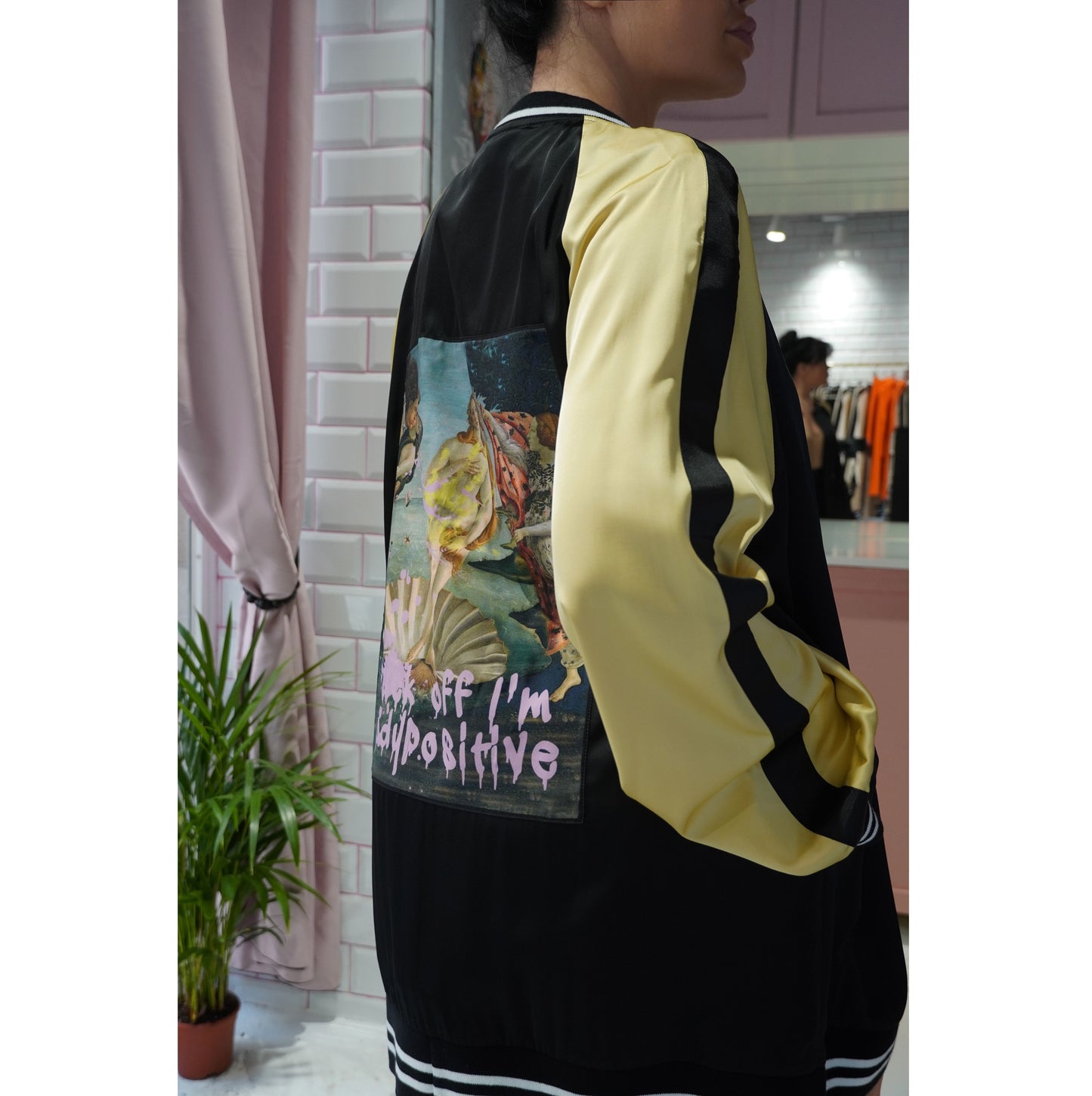 Body-positive Aphrodite Bomber midi